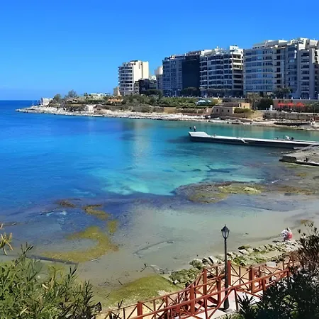 Cozy 2br Getaway By The Water Sliema