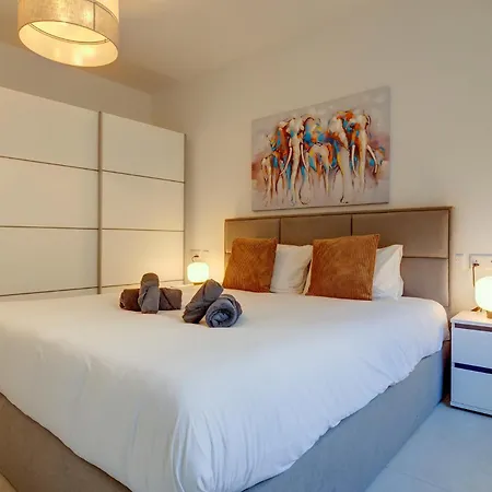 Cozy 2br Getaway By The Water Apartman