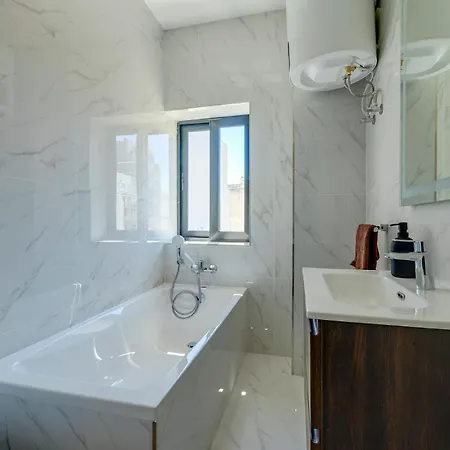 Apartman Cozy 2br Getaway By The Water Sliema