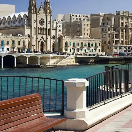 Cozy 2br Getaway By The Water Apartman *